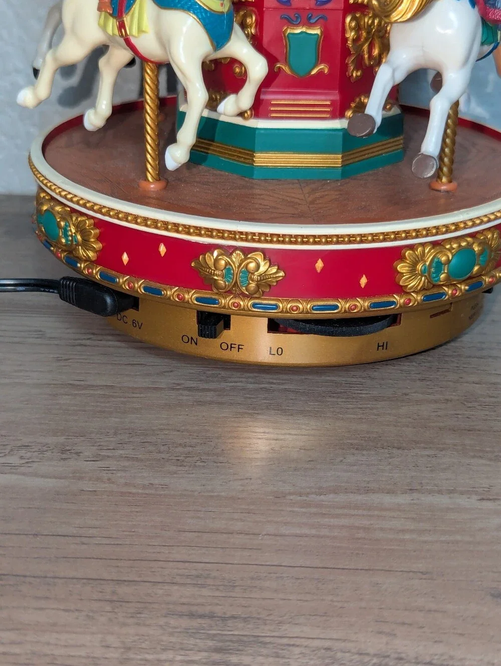 VTG 1996 Mr. Christmas Holiday Go Round Animated Musical Carousel Works